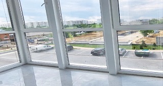 Панорамное остекление балкона Качканар цена от 11 тыс. руб. м/п.